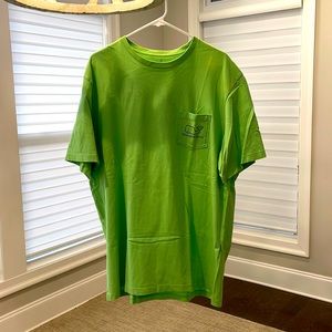 Vineyard Vines tshirt In great condition golf theme